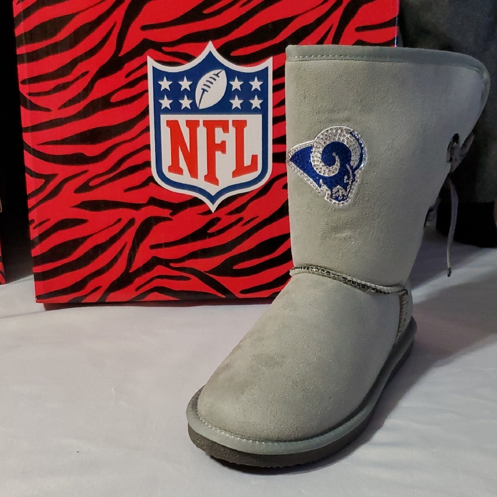 NFL LA Rams NWT Champion Ribbon Rhinestone Soft Grey Faux Suede Boots Sz 8 or 9